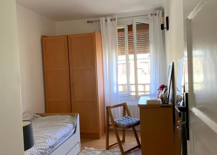 Chambre Simple Paisible Proche De Paris